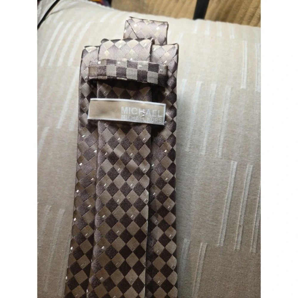 Michael Kors Men's Tie 100% Silk Geometric Pattern Brown‎ Gold Business Formal